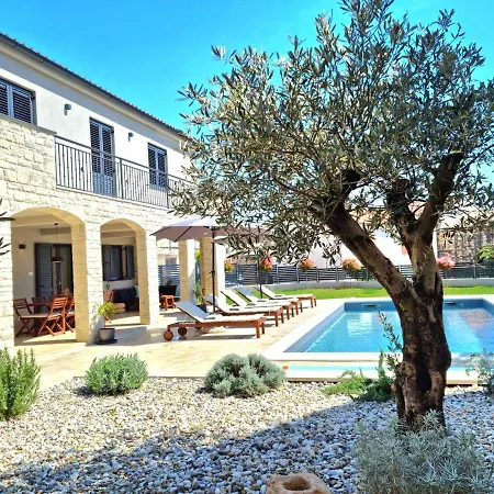 Ajda With Heated Privat Pool, Jacuzzi, Sauna, 4 Bedroom, 4 Bathroom Svetvincenat