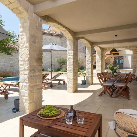 Ajda With Heated Privat Pool, Jacuzzi, Sauna, 4 Bedroom, 4 Bathroom * Svetvincenat