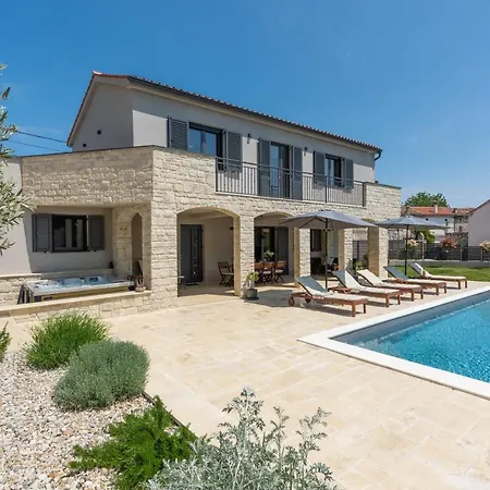 Ajda With Heated Privat Pool, Jacuzzi, Sauna, 4 Bedroom, 4 Bathroom Villa Svetvincenat