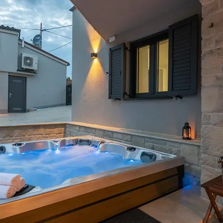 Villa Ajda With Heated Privat Pool, Jacuzzi, Sauna, 4 Bedroom, 4 Bathroom Svetvincenat
